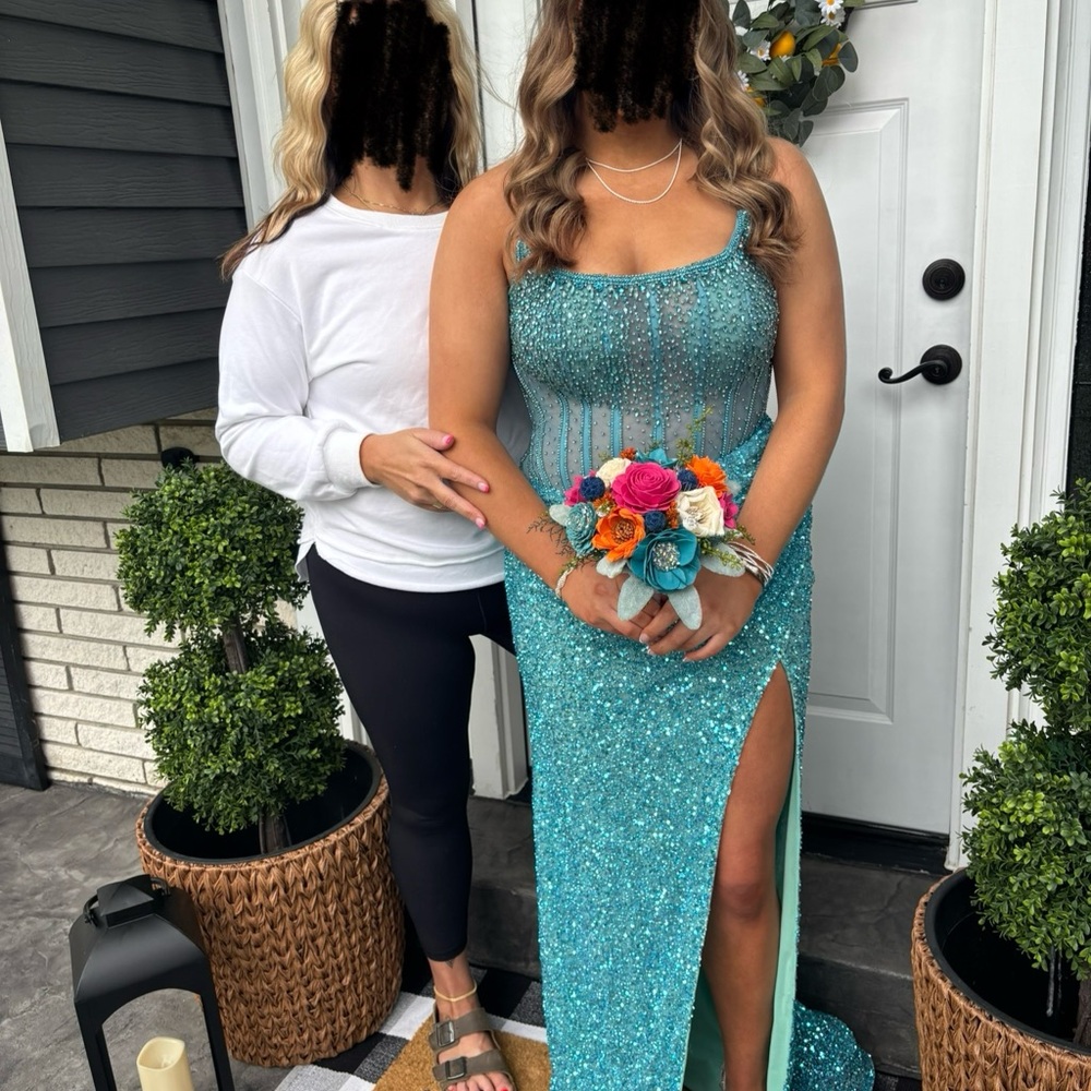 Elegant Blue Sequin Dress - Picture 5 of 6